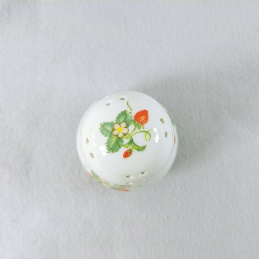 Sugar Shaker by Avon Strawberries Porcelain 22K Gold Trim Vintage - Picture 7 of 8